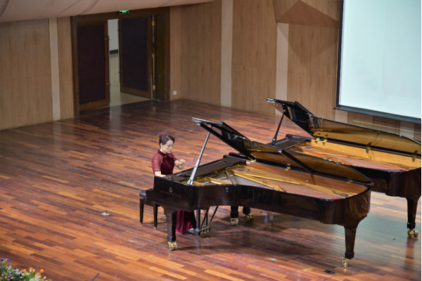 老志诚,江定仙,黄桢茂,陈泗治,江文也等12位作曲家创作的15首作品